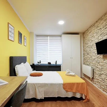 Modern Bright And Fully Renovated