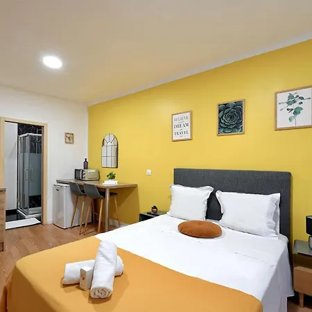 Modern Bright And Fully Renovated
